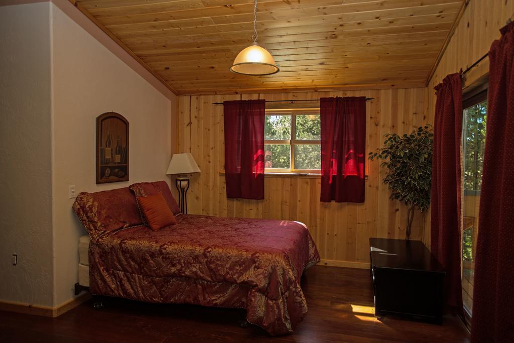 Diamondstone Guest Lodges La Pine Exteriör bild
