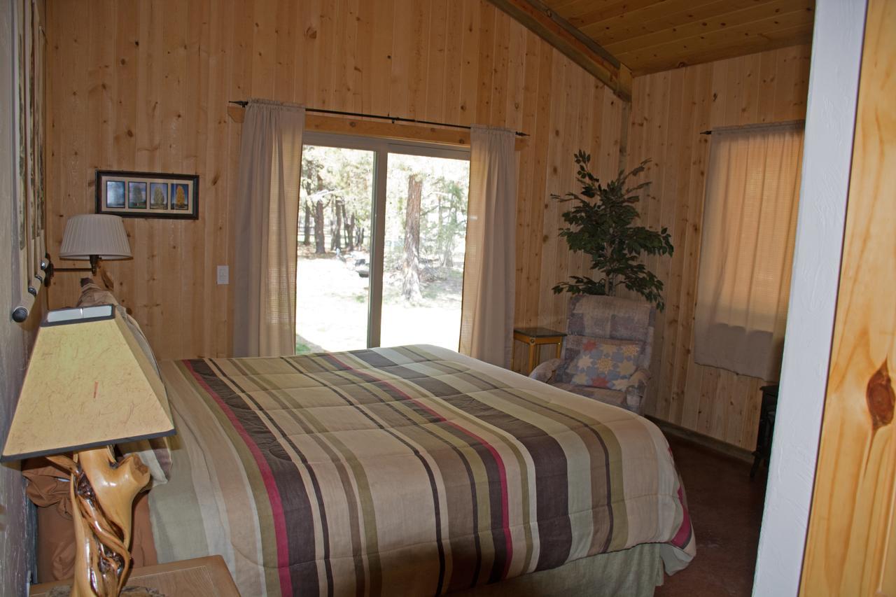 Diamondstone Guest Lodges La Pine Exteriör bild