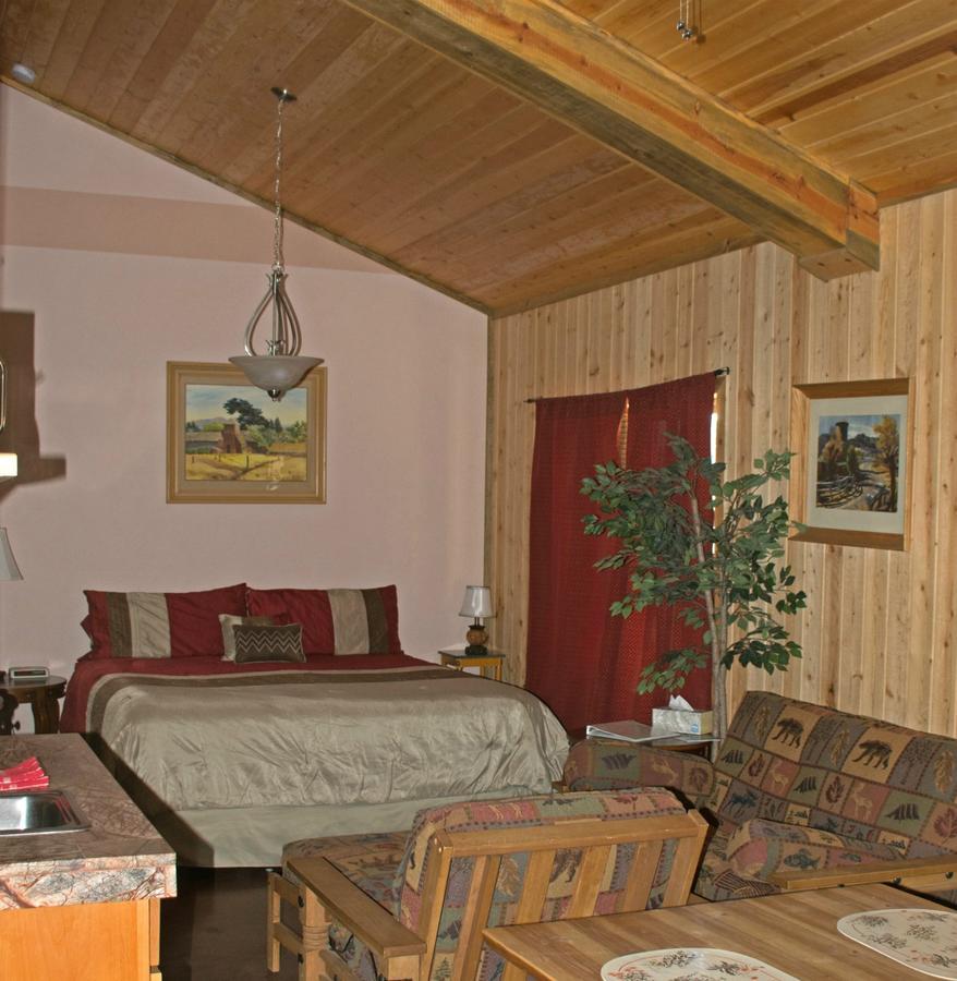 Diamondstone Guest Lodges La Pine Exteriör bild