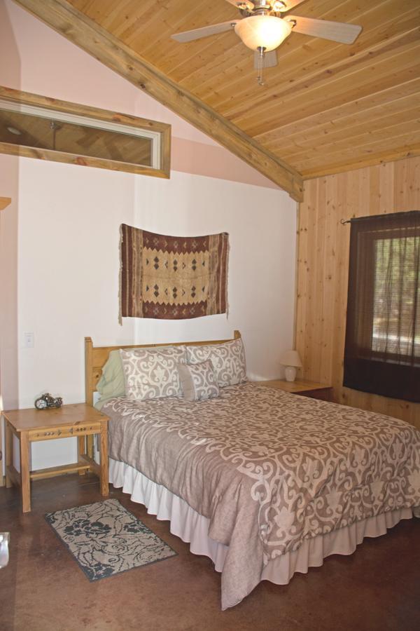 Diamondstone Guest Lodges La Pine Exteriör bild