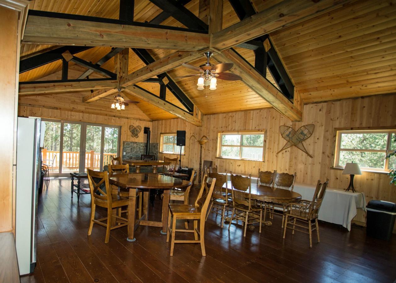 Diamondstone Guest Lodges La Pine Exteriör bild