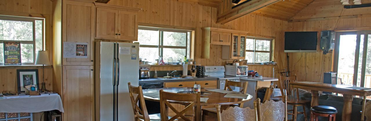 Diamondstone Guest Lodges La Pine Exteriör bild
