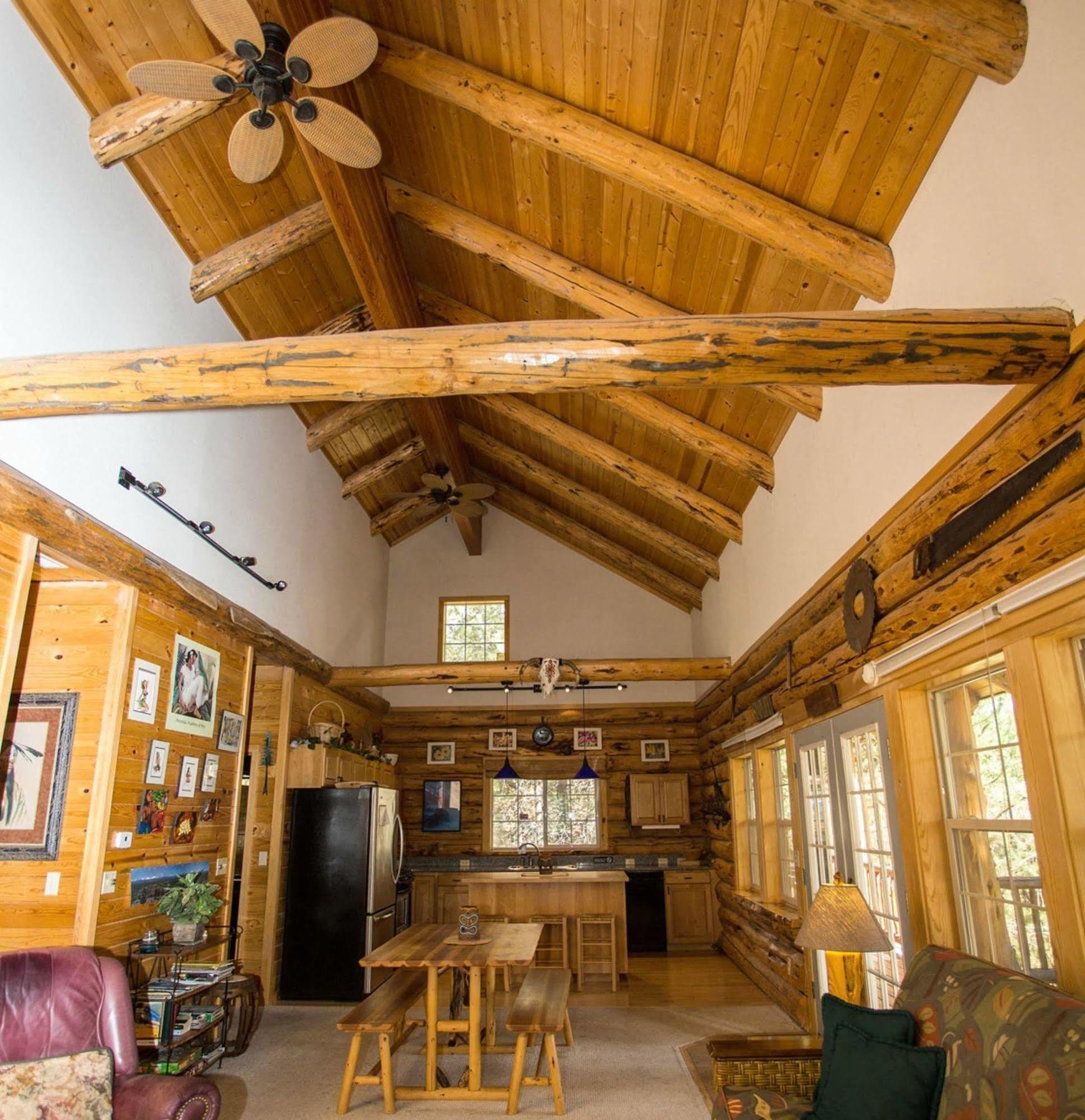 Diamondstone Guest Lodges La Pine Exteriör bild