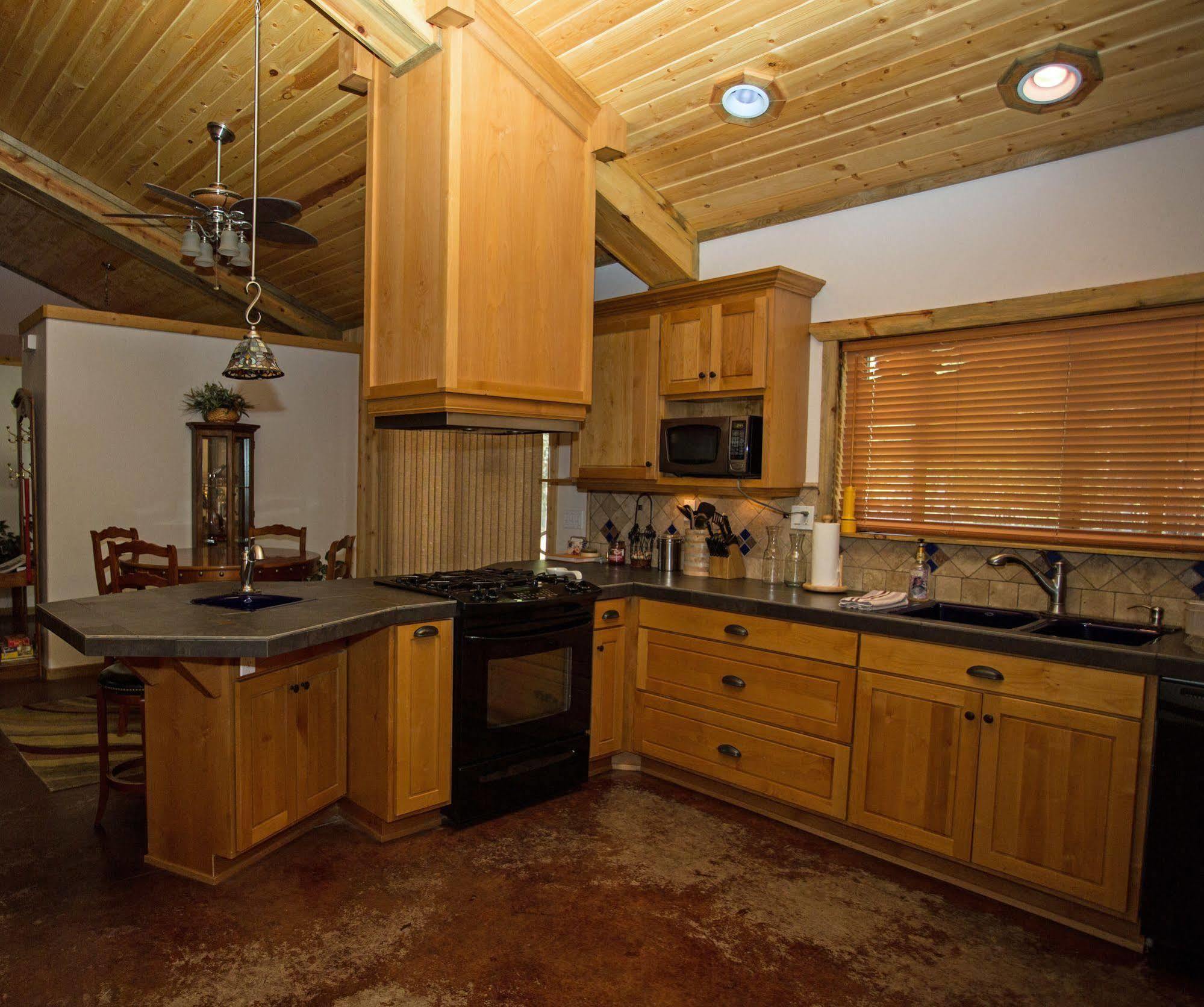 Diamondstone Guest Lodges La Pine Exteriör bild